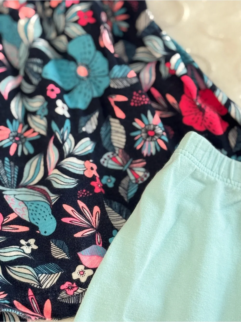 NWOT OshKosh Baby Girl Navy Floral Flutter Top Aqua Leggings Set 9M